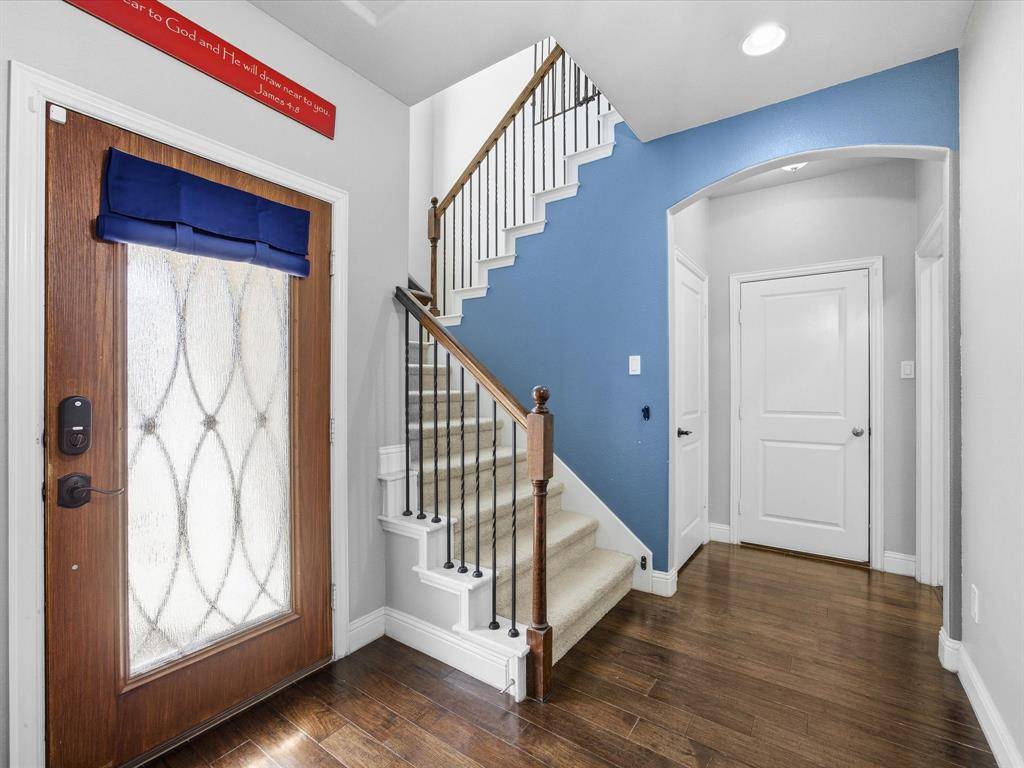 1056 Mesa Crest Drive, Fort Worth, TX 76052