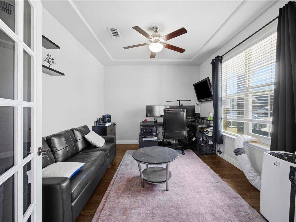 1056 Mesa Crest Drive, Fort Worth, TX 76052