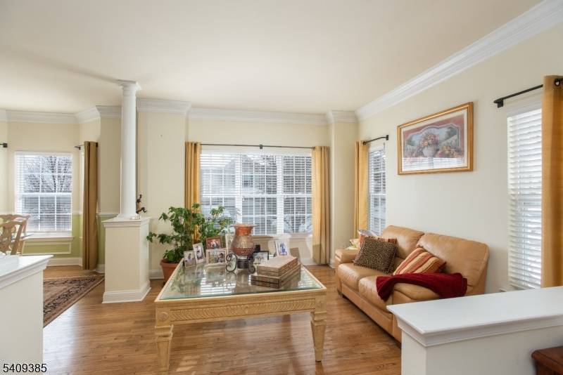 112 Wallace Ct, Green Brook Twp., NJ 08812