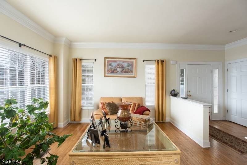 112 Wallace Ct, Green Brook Twp., NJ 08812