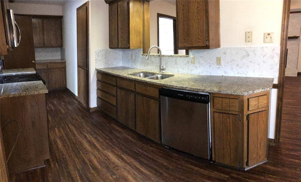 11 Marvin Gardens, Midlothian, TX 76065