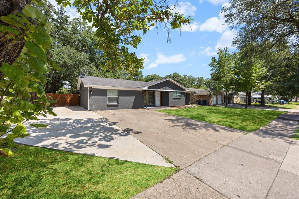 2410 Linda Drive, Ennis, TX 75119