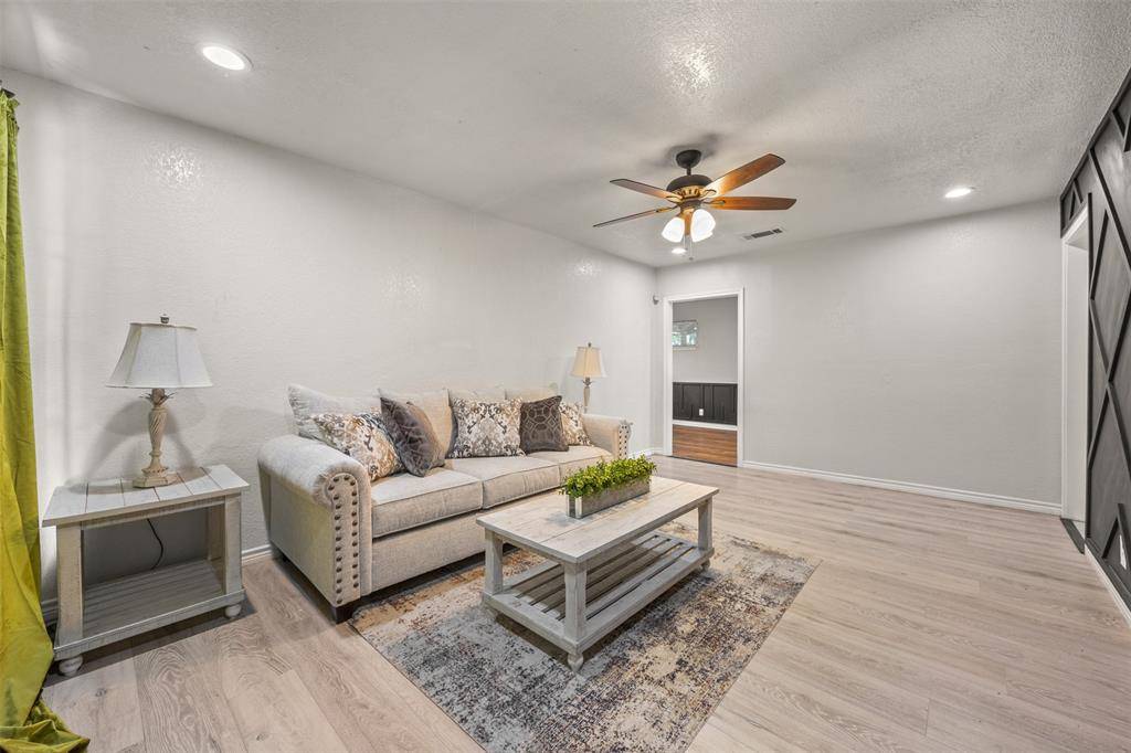 2410 Linda Drive, Ennis, TX 75119