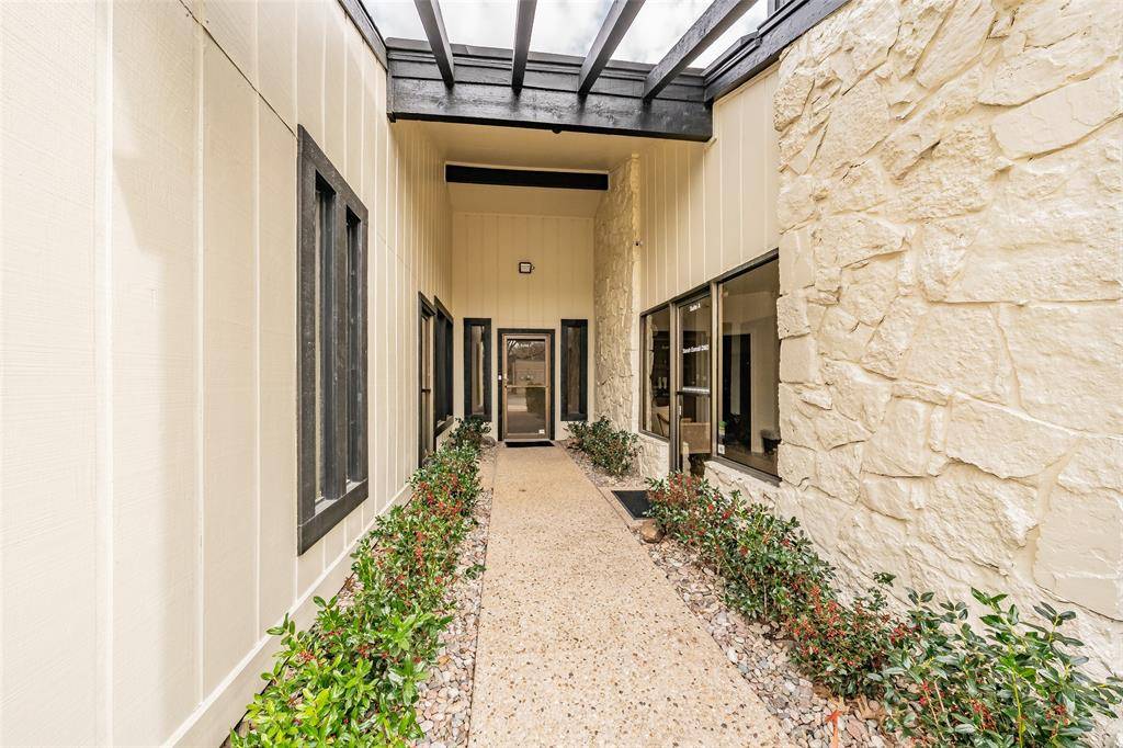 1009 W Mitchell Street, Arlington, TX 76013