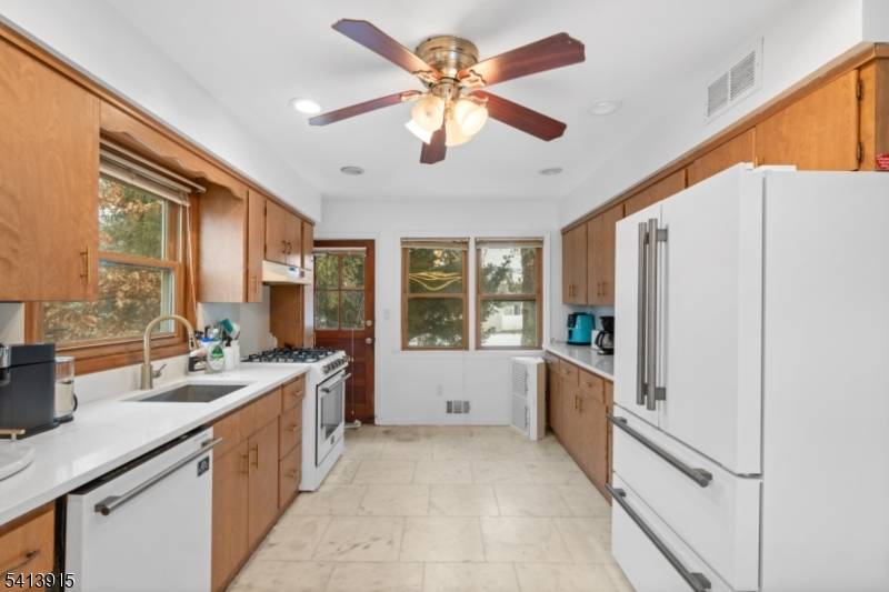 14 Andrew Ct, Bloomfield Twp., NJ 07003