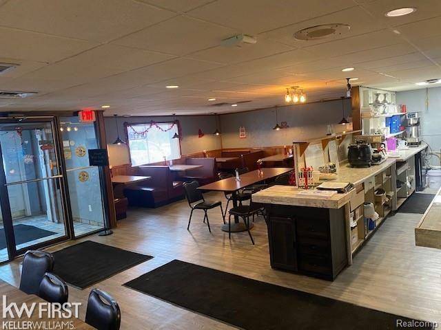 8372 N Saginaw ST, Genesee Twp, MI 48458