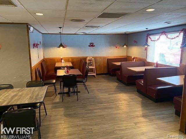 8372 N Saginaw ST, Genesee Twp, MI 48458