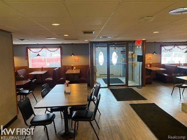 8372 N Saginaw ST, Genesee Twp, MI 48458