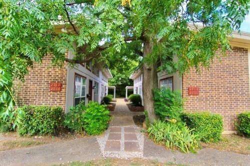 2708 McCart Avenue, Fort Worth, TX 76110