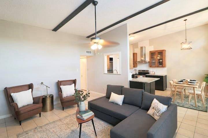 2708 McCart Avenue, Fort Worth, TX 76110