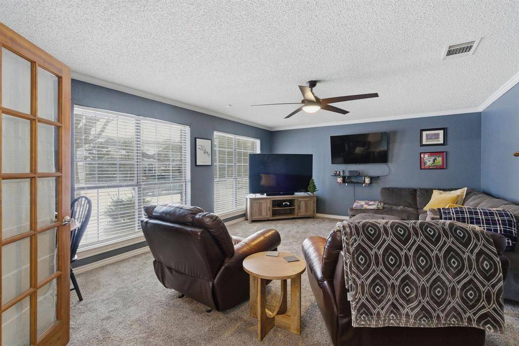 1936 Spinnaker Lane, Azle, TX 76020