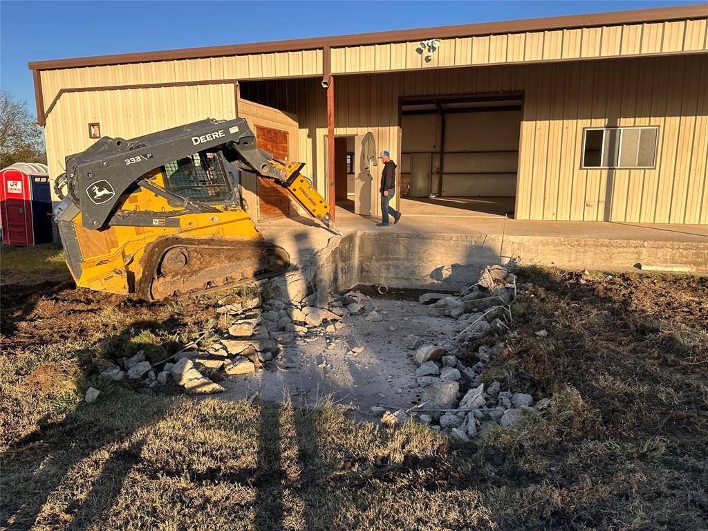 13332 FM 744, Barry, TX 75102