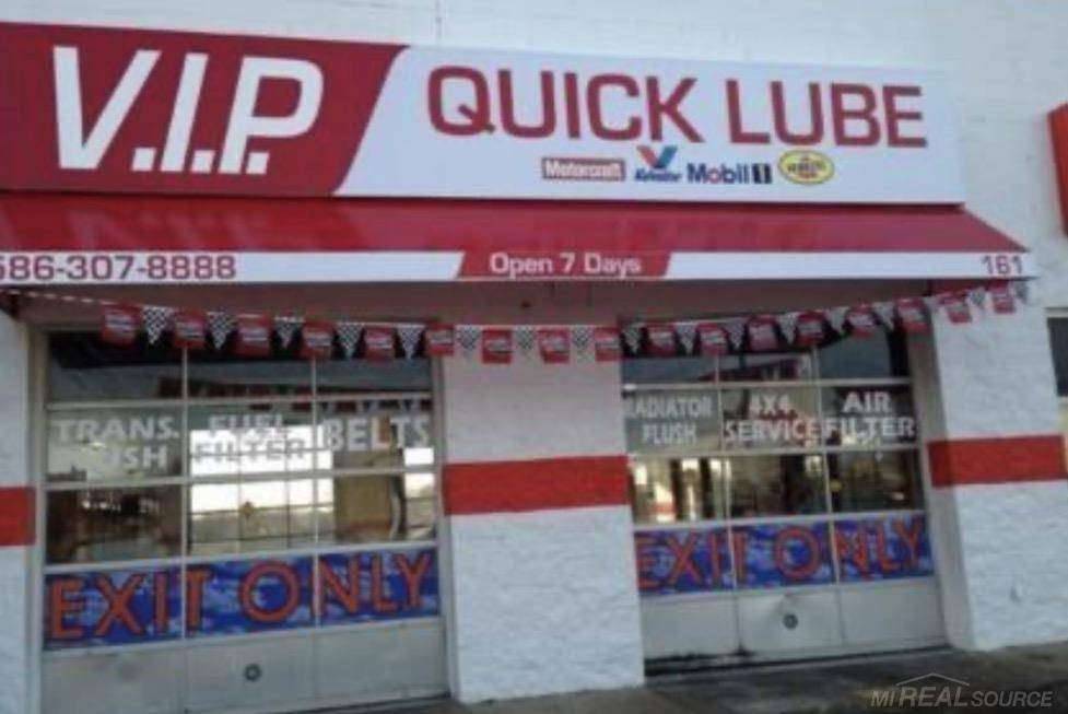 161 Groesbeck HWY, Mt Clemens, MI 48043