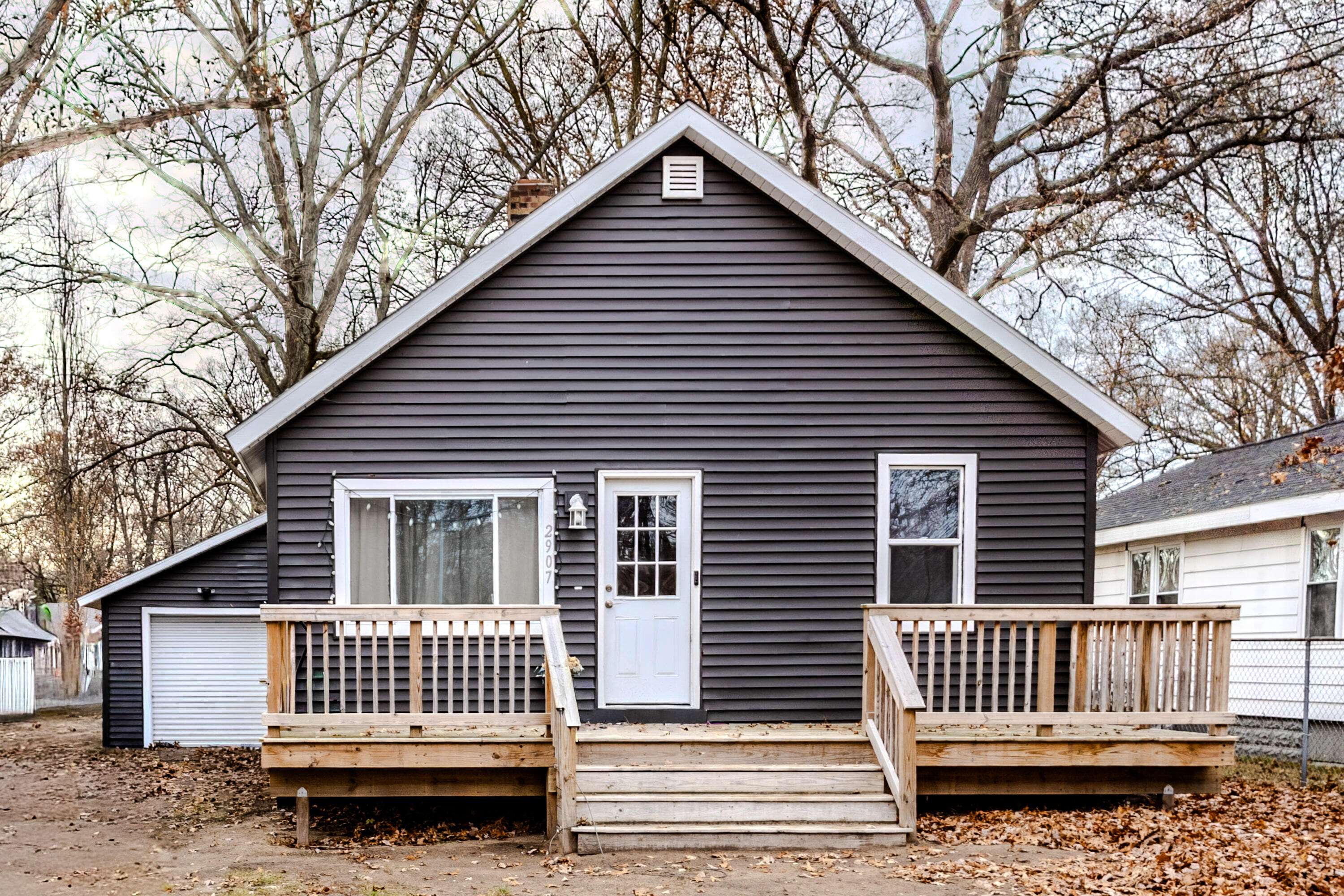 2907 Worden ST, Norton Shores City, MI 49444