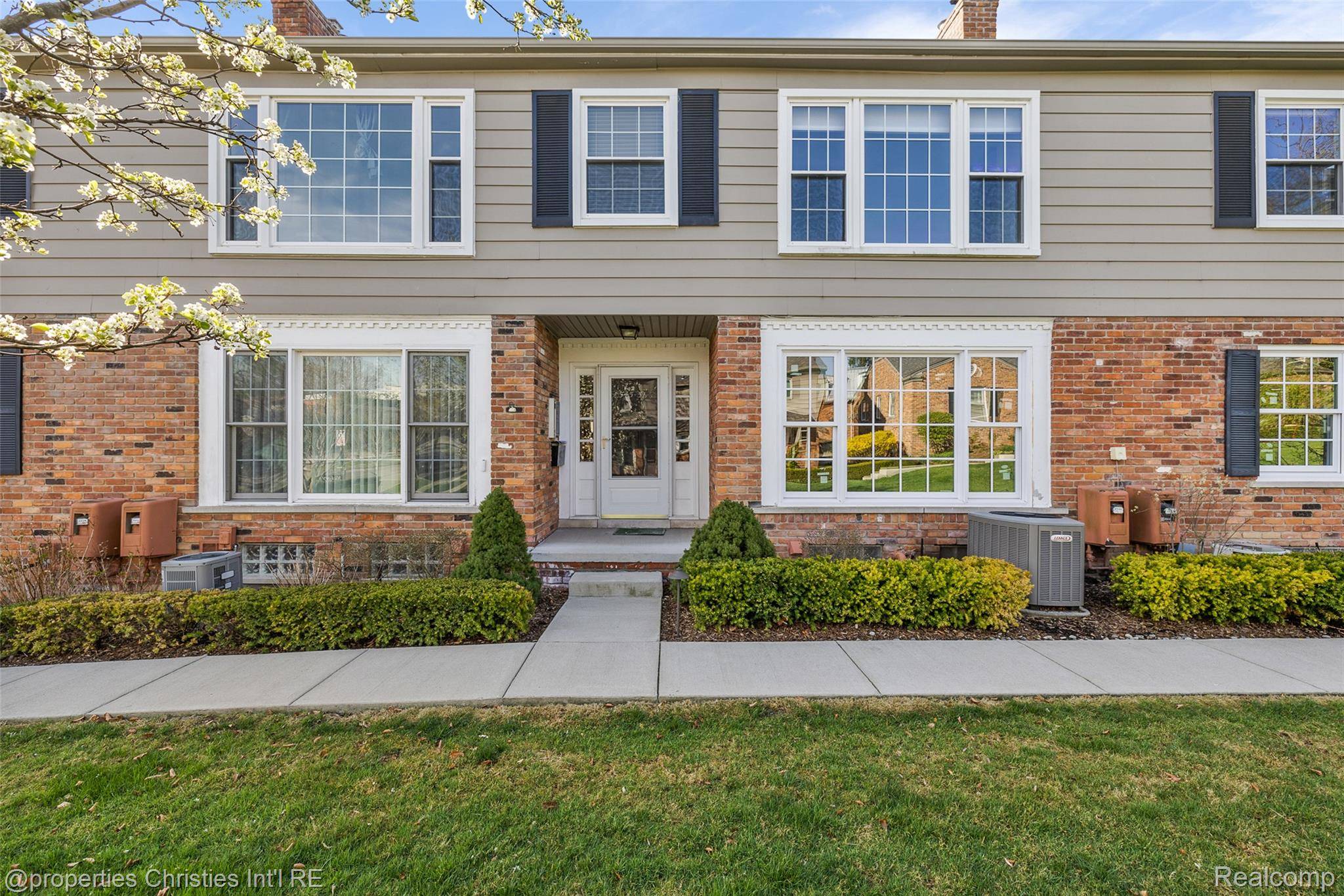 551 N Old Woodward AVE, Birmingham, MI 48009