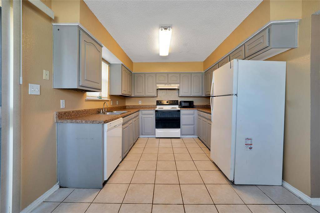 201 S Las Vegas Trail, White Settlement, TX 76108