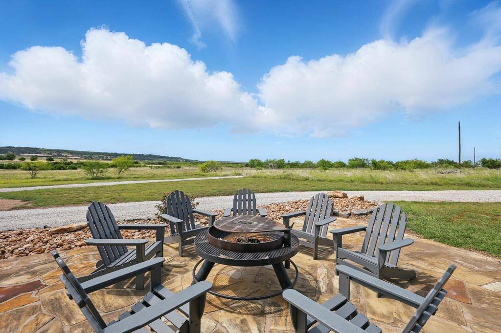 186 W Hells Gate Drive, Strawn, TX 76475