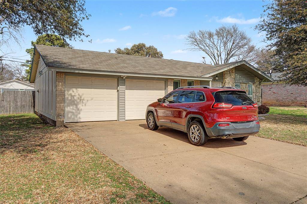 2009 Charleston Drive, Bedford, TX 76022