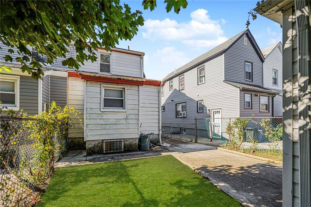 118-15 203rd ST, St. Albans, NY 11412