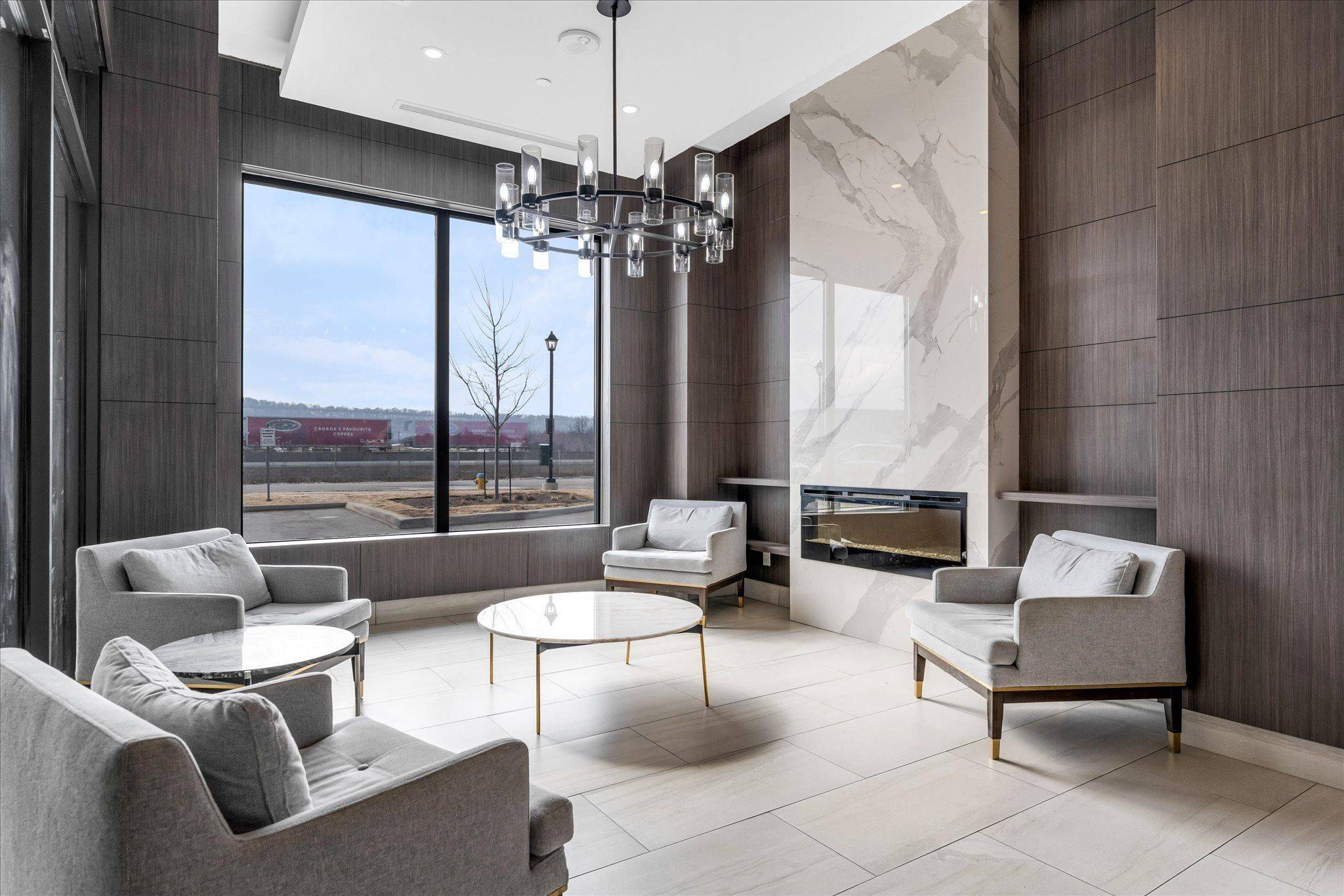 550 North Service RD N #612, Grimsby, ON L3M 4E8