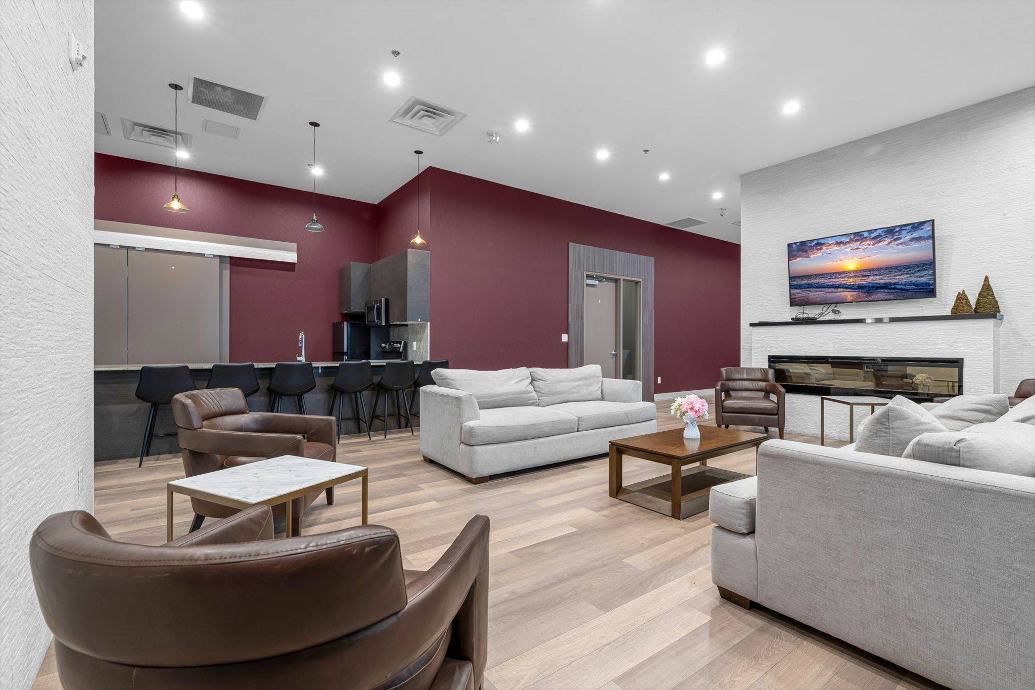 550 North Service RD N #612, Grimsby, ON L3M 4E8