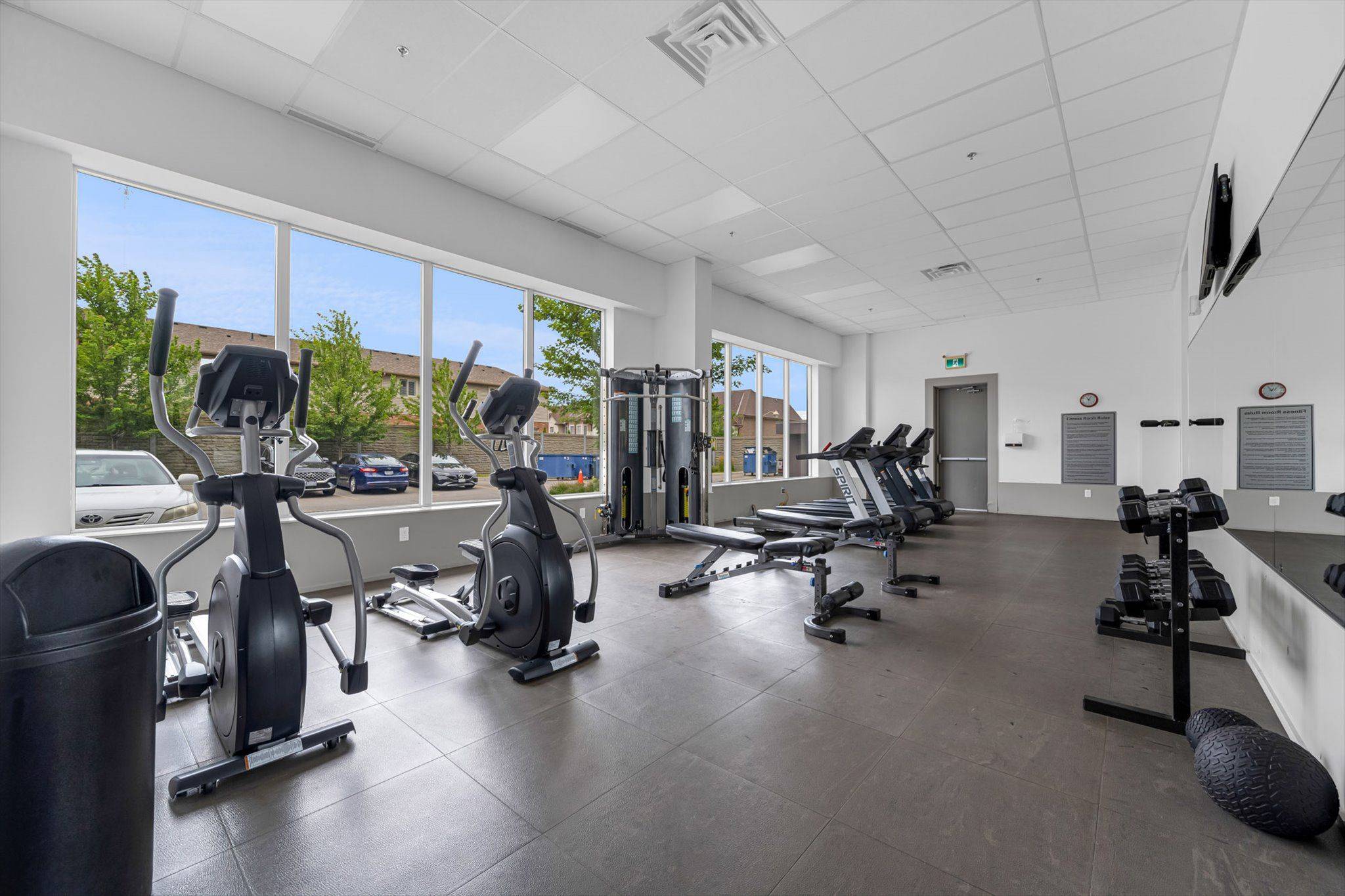 550 North Service RD N #612, Grimsby, ON L3M 4E8