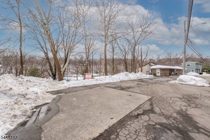 217/219 Hamburg Tpk, Bloomingdale Boro, NJ 07403