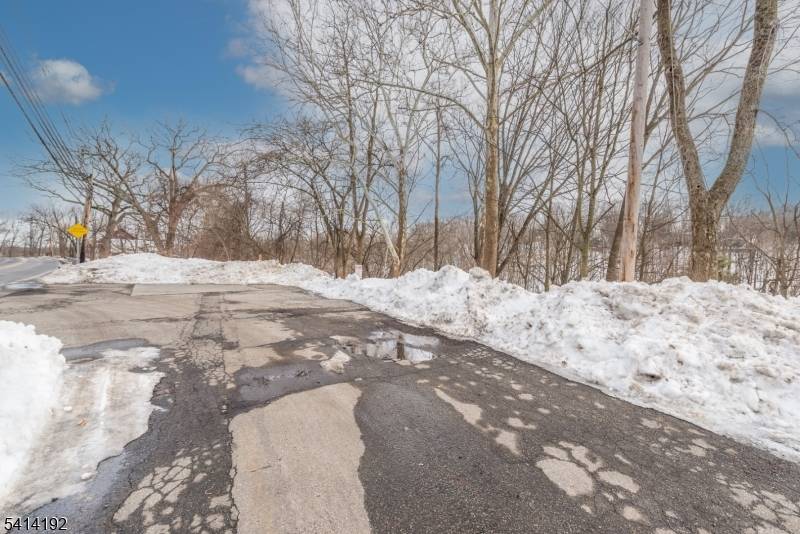 217/219 Hamburg Tpk, Bloomingdale Boro, NJ 07403