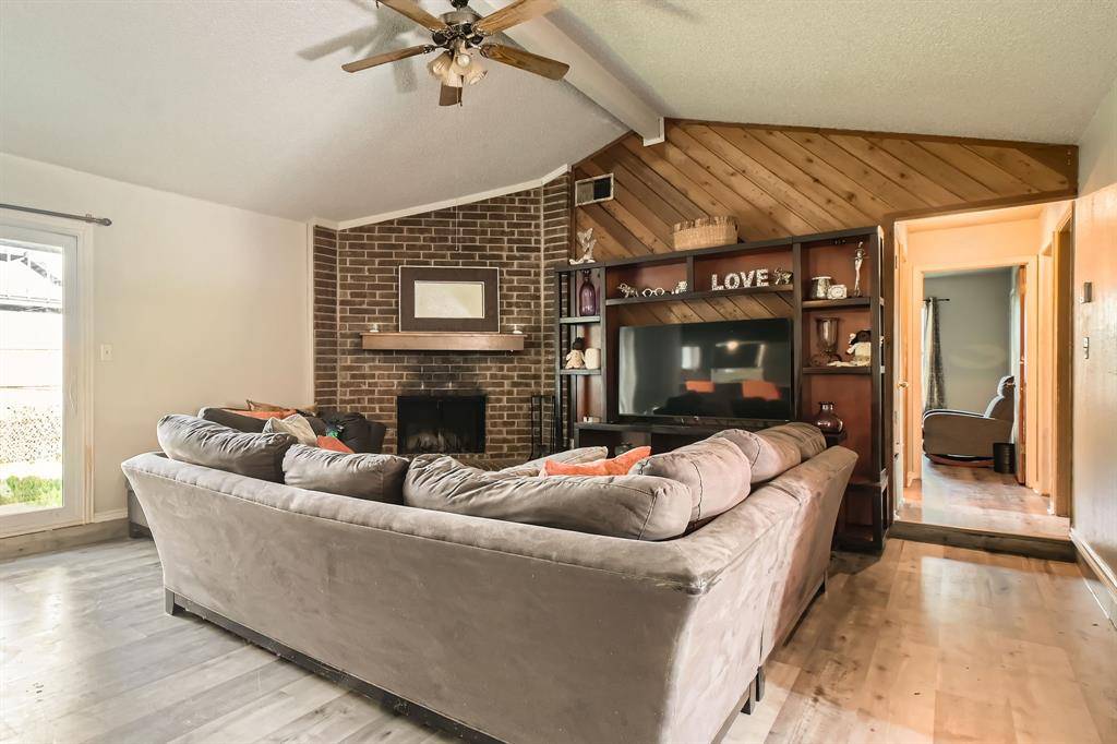 3719 French Wood Drive, Arlington, TX 76016