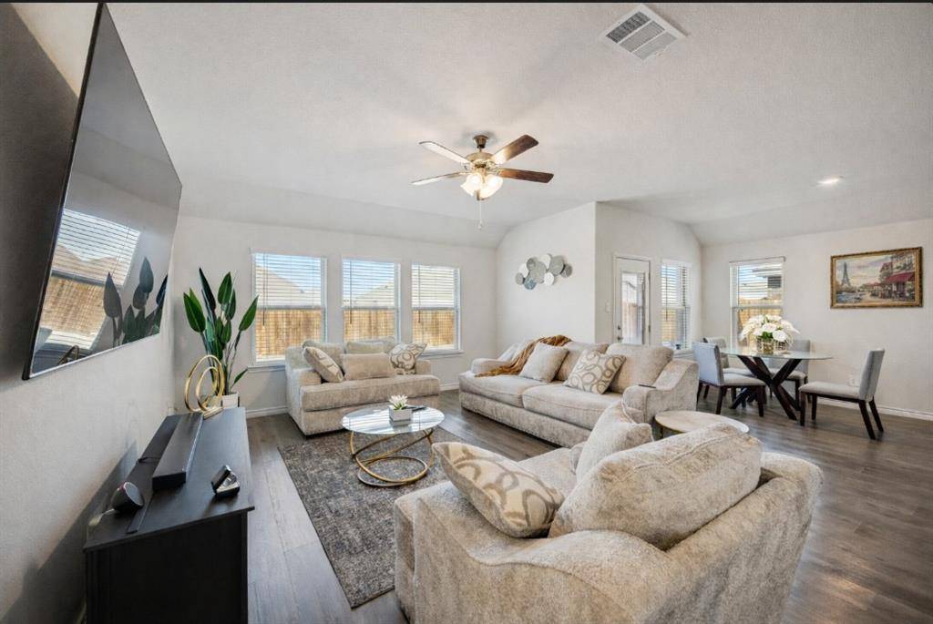 9729 Gooseneck Drive, Aubrey, TX 76227