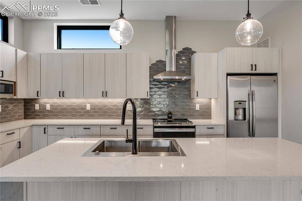 2260 Glenn ST, Colorado Springs, CO 80904
