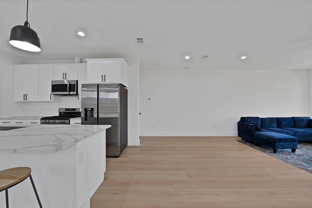 1407 Barry Avenue, Dallas, TX 75523