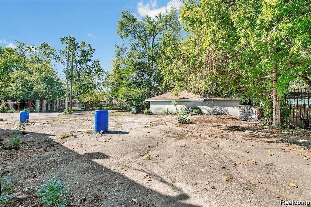 18421 LAHSER RD, Detroit, MI 48219