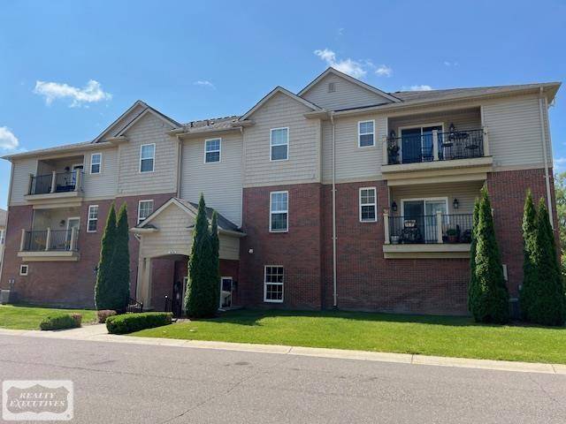 5656 Flagstaff Pines #402 DR, Shelby Twp, MI 48317