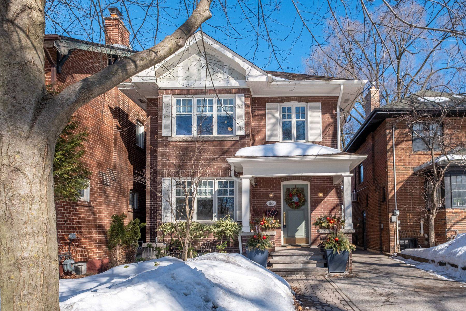 165 Welland AVE, Toronto C09, ON M4T 2J6