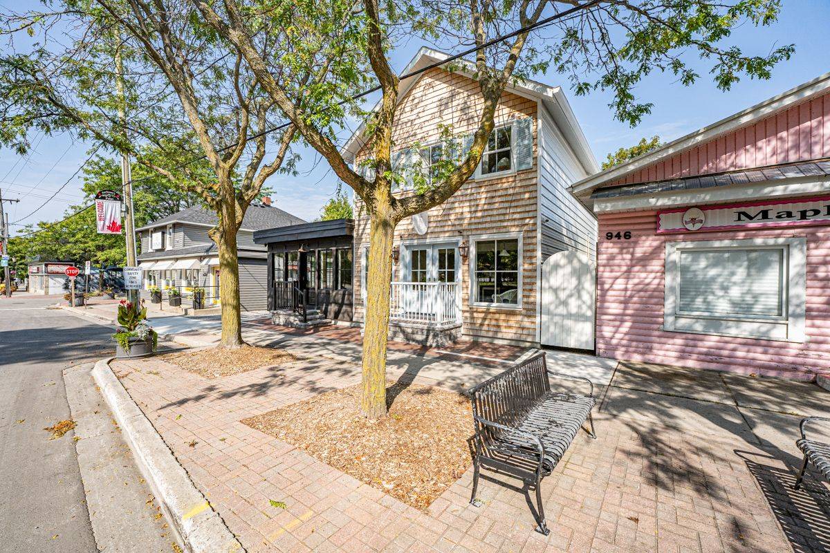 944 Lake DR E, Georgina, ON L0E 1L0