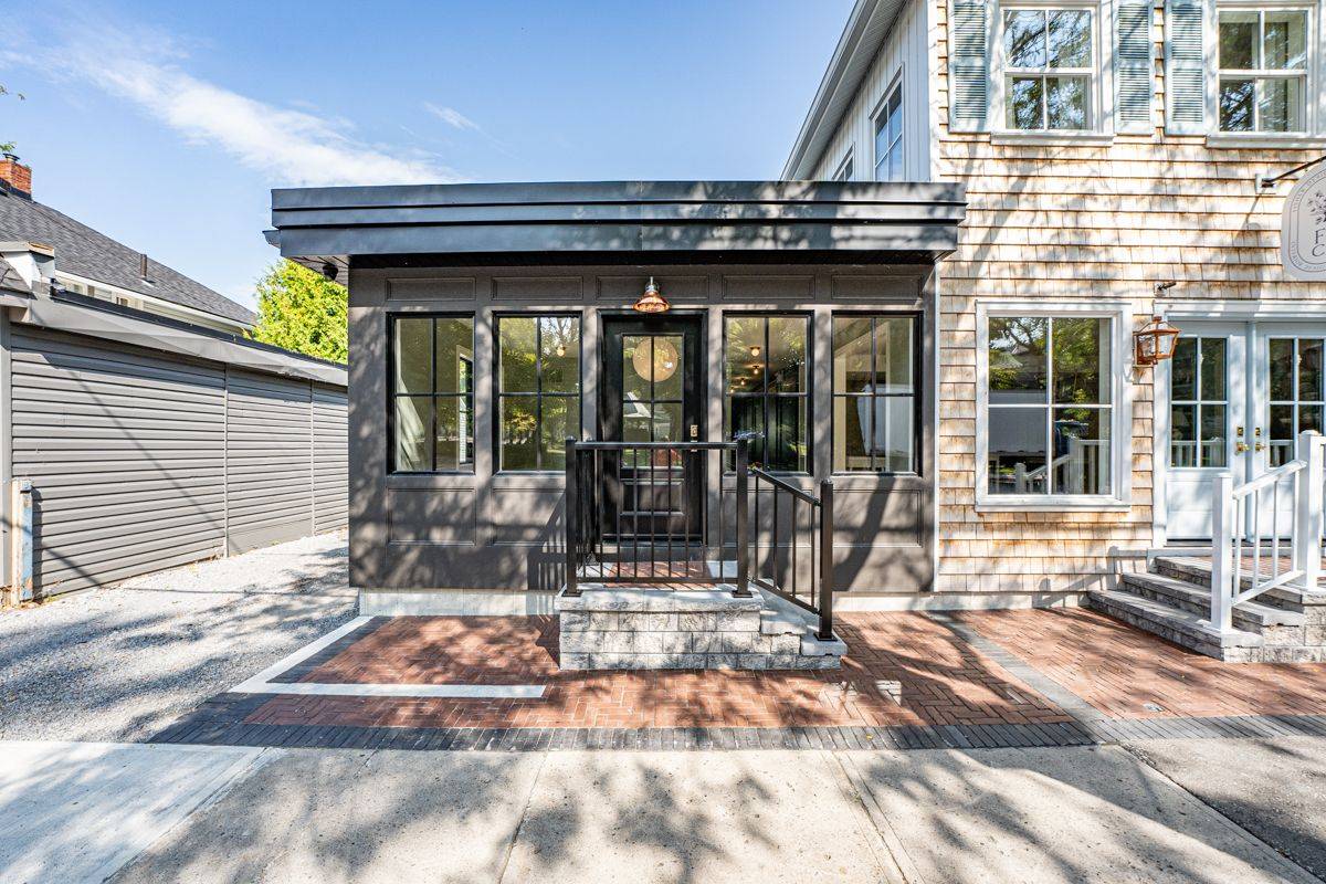 944 Lake DR E, Georgina, ON L0E 1L0