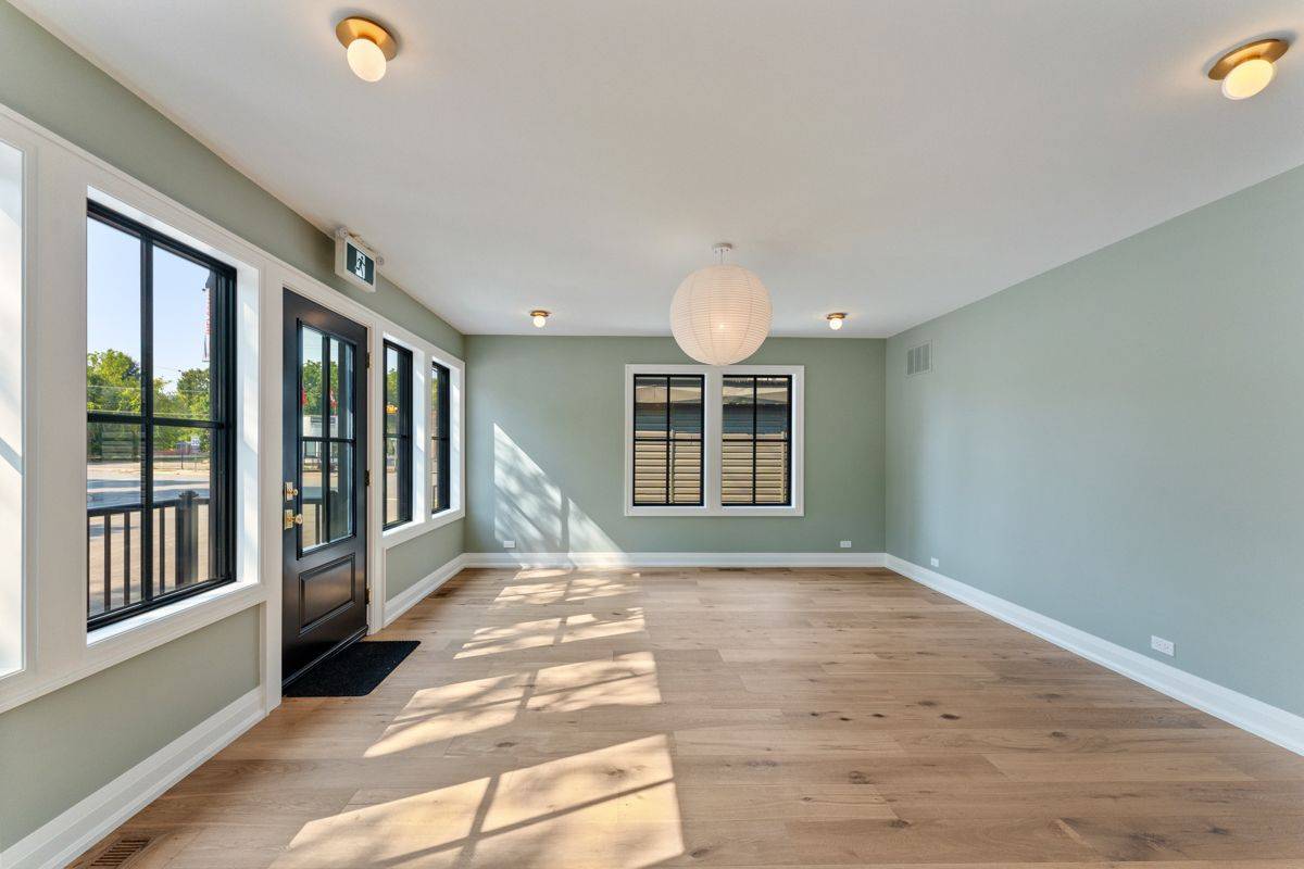 944 Lake DR E, Georgina, ON L0E 1L0