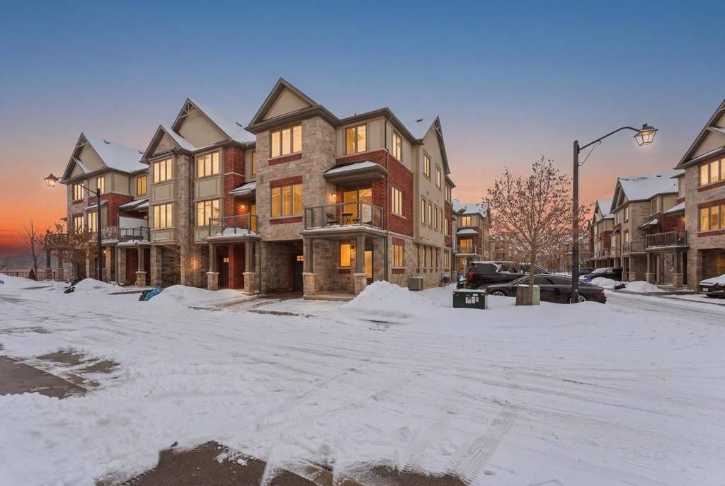 4 ANDRUSS LN, Hamilton, ON L9G 0G7