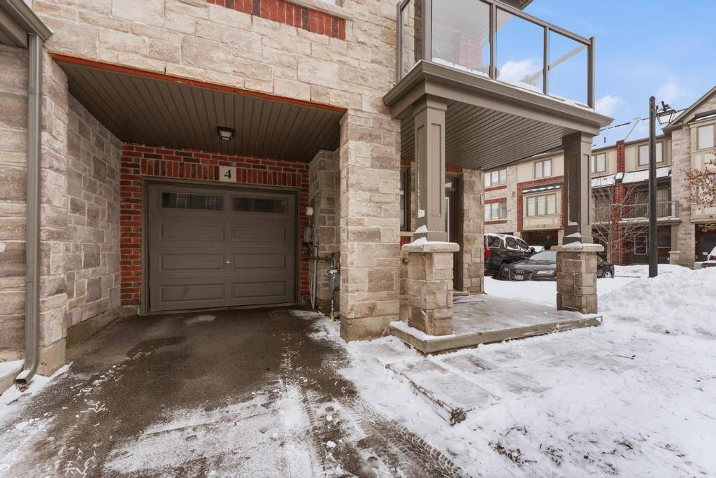 4 ANDRUSS LN, Hamilton, ON L9G 0G7