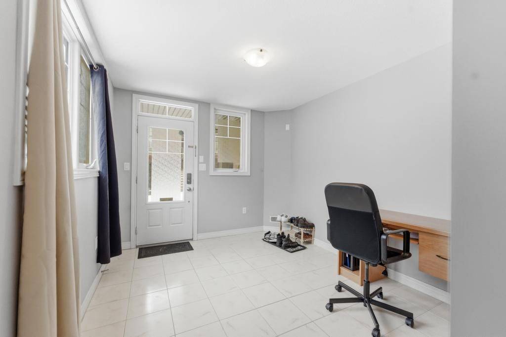 4 ANDRUSS LN, Hamilton, ON L9G 0G7