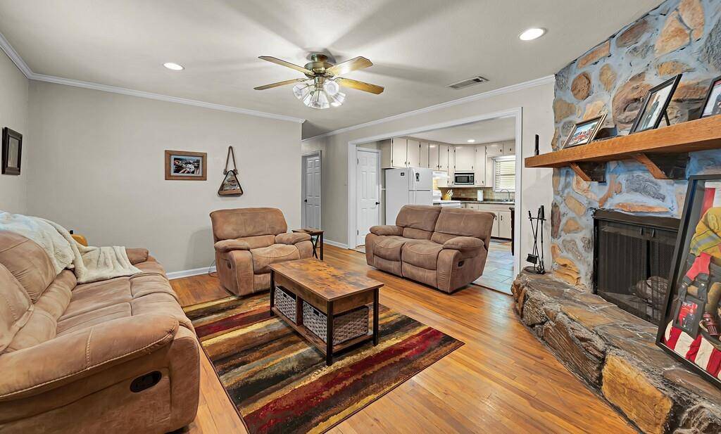 145 Darden Drive, Robinson, TX 76706