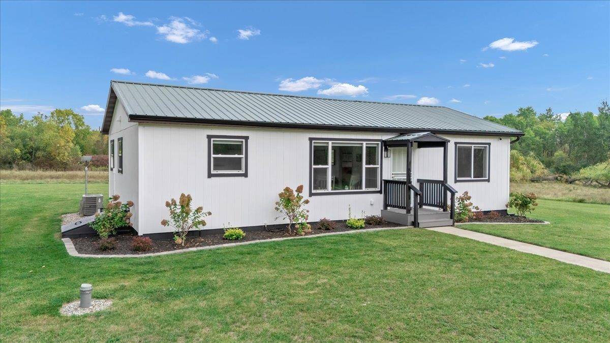 7212 W Dyer RD, Burleigh Twp, MI 48766