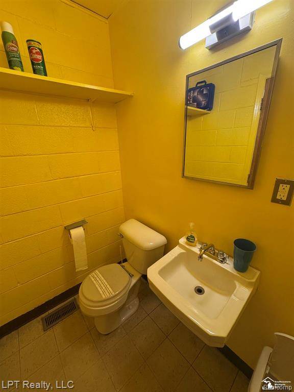 17140 Ecorse RD, Allen Park, MI 48101