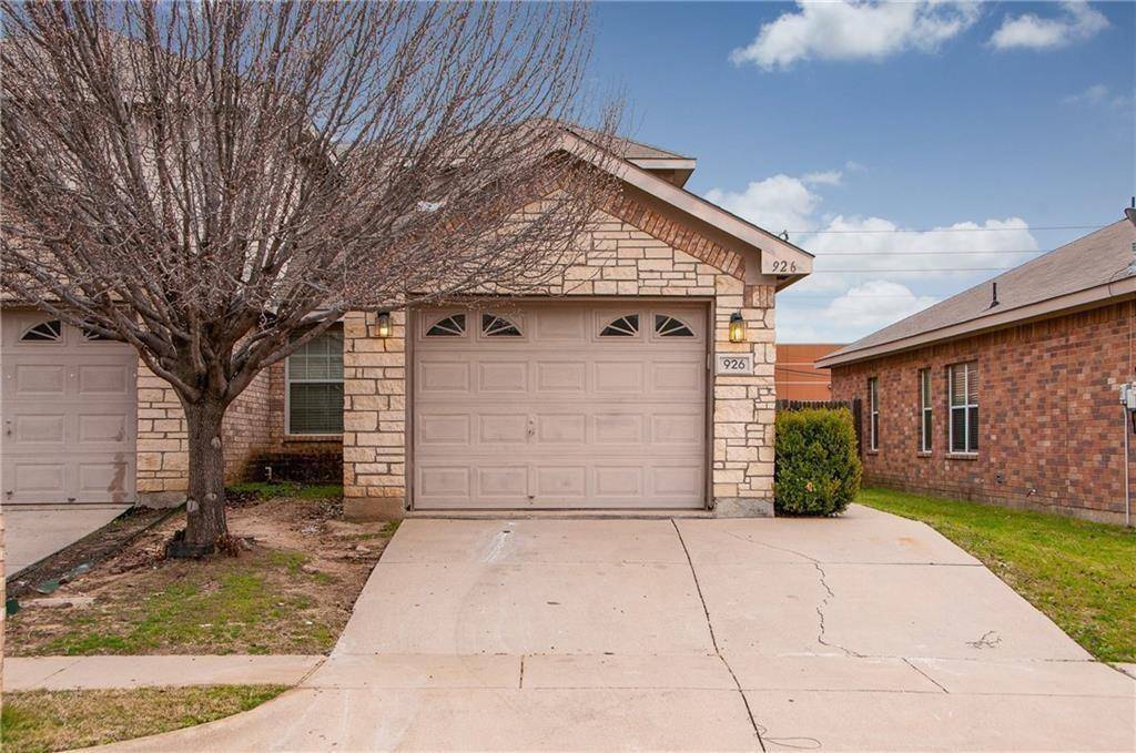 926 Walnut Street, Burleson, TX 76028