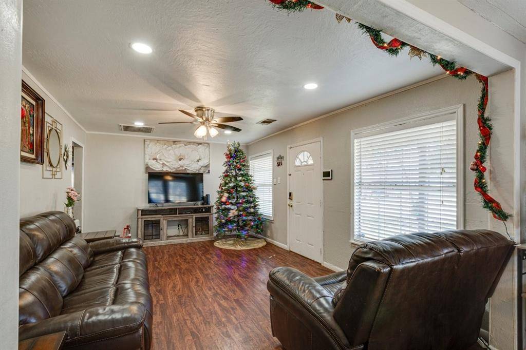 1522 Traymore Avenue, Dallas, TX 75217