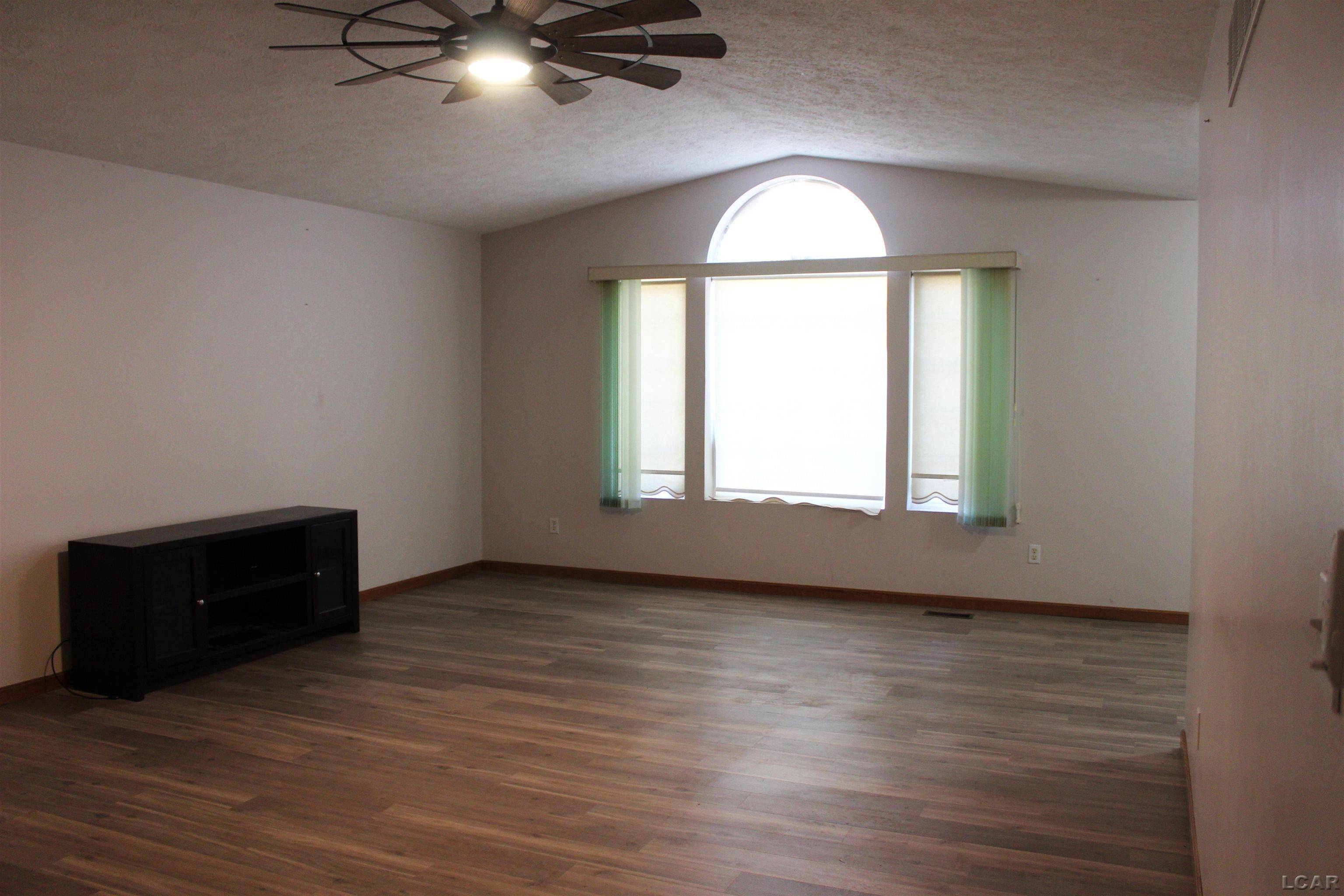 1003 Carriage DR, Tecumseh, MI 49286