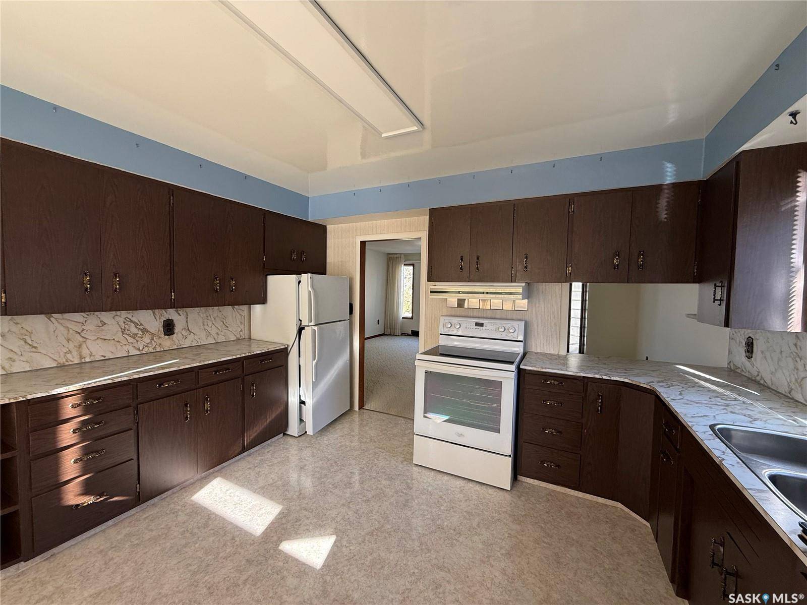 326 3rd AVENUE SW, Eston, SK S0L 1A0