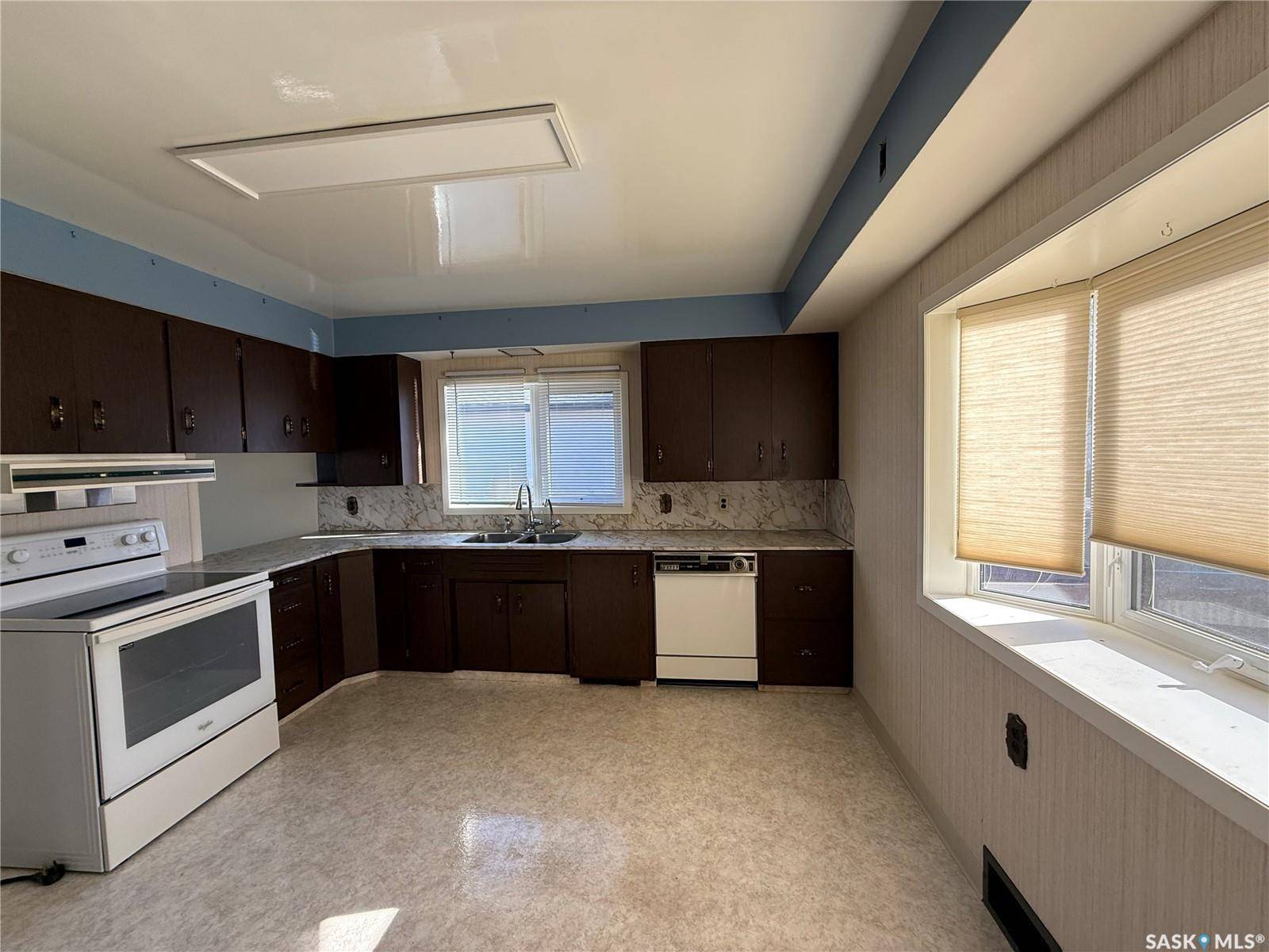 326 3rd AVENUE SW, Eston, SK S0L 1A0