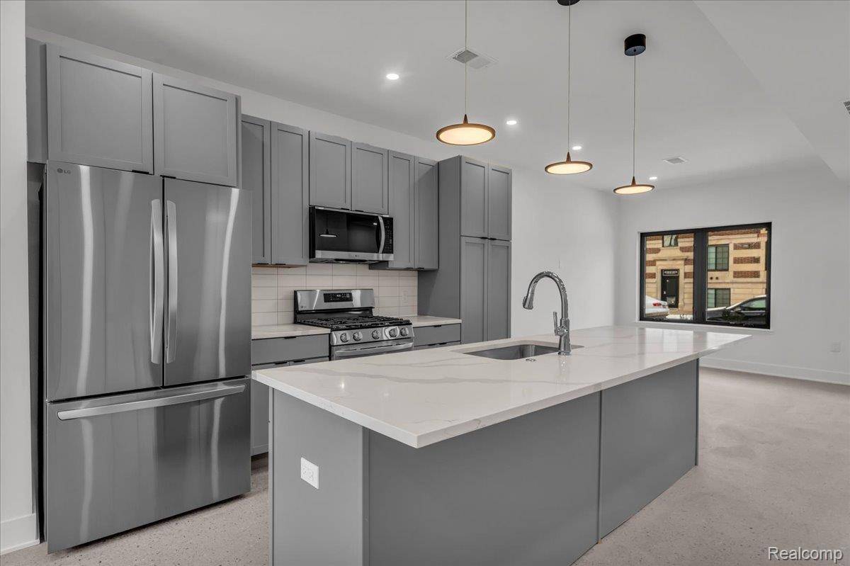 7534 Churchill ST #C18, Detroit, MI 48206